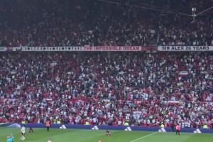 非常令人沮喪的結(jié)果，比賽結(jié)束時(shí)，曼聯(lián)幾名球員已經(jīng)癱坐在草坪上