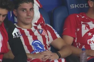 怎么爭冠？馬競遭逆轉(zhuǎn)被換下的阿爾瓦雷斯一臉無奈！