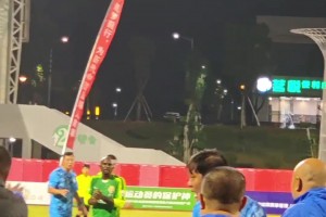 實(shí)拍：李紅軍怒懟范志毅；網(wǎng)友：老一輩京滬德比的火藥味