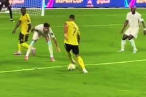 40歲C羅再現(xiàn)經(jīng)典踩單車(chē)過(guò)人