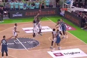 沒(méi)人防就不進(jìn)是吧？東契奇似乎對(duì)自己的投籃不太滿意