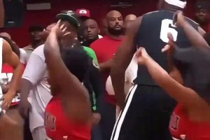 當(dāng)巔峰詹杜韋炮等球星空降野球場！KD無解干拔單挑詹姆斯！