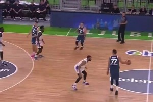 減肥成功后的東契奇，在場(chǎng)上飛奔起來(lái)感覺(jué)都更輕快了