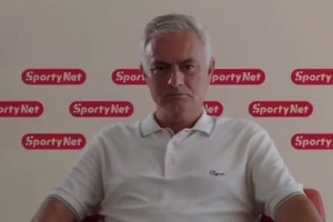 女記者：哪位球員對你的成長最有幫助？穆里尼奧：梅西