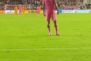 這拼搶力度簡直是頂級牛馬德保羅！但怎么看起來不太聰明的樣子