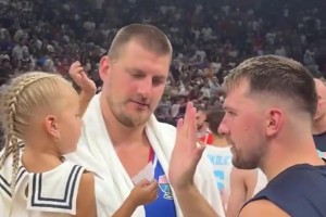 塞爾維亞熱身賽34分大勝斯洛文尼亞 約基奇女兒賽后擊掌東契奇