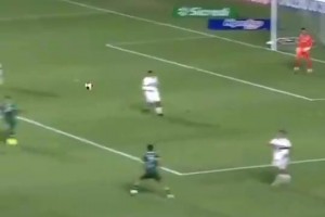 哪怕在中國踢球多年，奧斯卡回歸巴西首秀時仍受球迷追捧