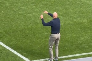 非常不滿！滕哈赫德甲首秀遭逆轉