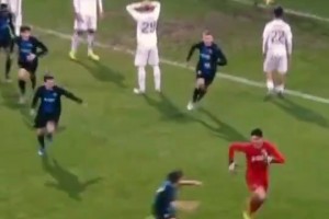 申花客場2比0青島海牛，壽星朱辰杰引領(lǐng)全隊向4000+遠征球迷謝場