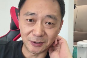 顏強(qiáng)：曼聯(lián)隊(duì)長(zhǎng)(B費(fèi))是一個(gè)讓人很煩的球員，總是喋喋不休