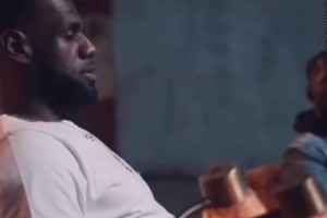 詹姆斯：1-3逆轉(zhuǎn)勇士奪冠 那一刻讓我意識到我是GOAT~