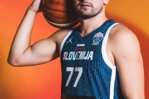 這肱二頭肌？東契奇歐錦賽定妝照出爐這么一看確實(shí)瘦了一圈