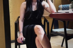 楊莉娜七夕疑似曬對(duì)象合影，網(wǎng)友紛紛猜測(cè)戴偉浚？