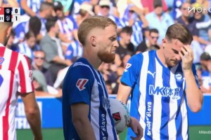 索爾洛特禁區(qū)內(nèi)踢倒對(duì)手送點(diǎn)！卡洛斯-文森特點(diǎn)射扳平比分！