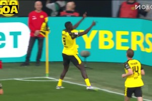 黑又硬秀技術(shù)！吉拉西腳后跟傳球配合+單刀挑射戲耍門將破門！