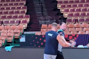 東契奇曬與隊(duì)友訓(xùn)練玩耍片段：猜猜誰贏了？