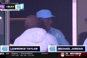 GOAT來了！邁克爾-喬丹現(xiàn)場觀戰(zhàn)母校北卡大學(xué)橄欖球賽