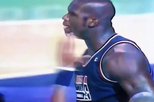 楊毅：奧尼爾的湖人，別說宇宙勇了，喬丹的公牛也不是對手啊