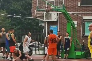 楊毅：姚明會(huì)的明顯沒有約基奇&恩比德多，尤其在被范甘迪改造后