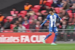 亞洲第一身價(jià)！三笘薰技巧大秀：武器庫(kù)里有一萬(wàn)種招式！