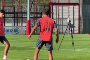 多庫太逗了！當英超球星們開始推桿，誰最有高爾夫天賦呢？