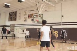 打不動?。∽穳粼谝扒蚓謫未蚰碌?，竟出現(xiàn)離譜三不沾