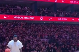 詹姆斯中國行首次扣籃，并完成霸王步！
