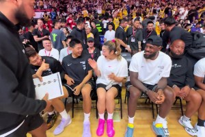 女版詹姆斯李夢(mèng)追星真詹姆斯 興奮的像個(gè)小女生～