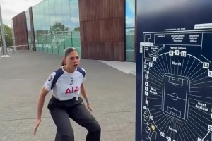 你有發(fā)言權(quán)！“小將”布馮當(dāng)年是這樣評(píng)價(jià)梅西和C羅的！