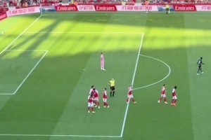 這球真的不講理！現(xiàn)場(chǎng)球迷視角看：哈弗茨長(zhǎng)驅(qū)直入單刀冷靜破門！