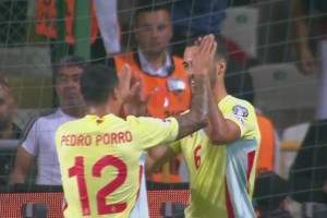 賞心悅目！西班牙Tiki-Taka戲耍土耳其后防 梅里諾禁區(qū)內(nèi)推射破門