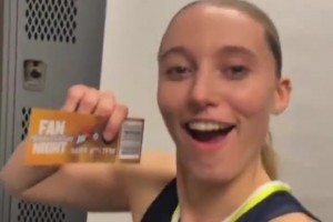 飛翼將迎來主場收官戰(zhàn)！李月汝和美女隊(duì)友們一起推銷金色球票！