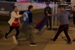 火藥桶?希臘土耳其賽后雙方球迷沖突！穿字母哥球衣的很猛啊