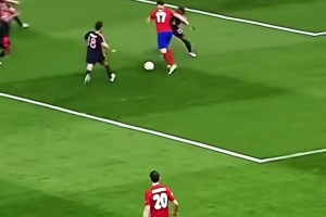 一球成名！巔峰薩烏爾一條龍連過(guò)4人攻破拜仁！