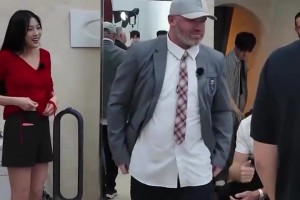 被批不分場合！國米被絕殺瞬間，小圖拉姆疑似與弟弟有說有笑