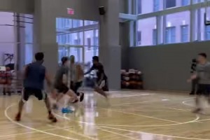 威少最新訓(xùn)練視頻：爆發(fā)力依舊強(qiáng)橫，定點(diǎn)三分快準(zhǔn)狠