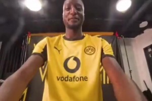 今年再拿一個(gè)？吉拉西24/25賽季歐冠金靴獎(jiǎng)開箱儀式！