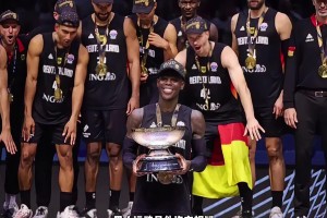 土耳其球迷在字母哥Ins直播間刷國旗，后者爆粗讓他們滾出直播間