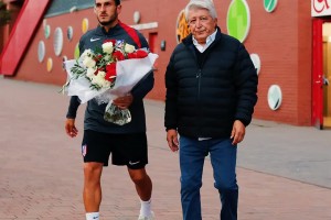 馬競隊(duì)長科克來到安菲爾德悼念前隊(duì)友若塔