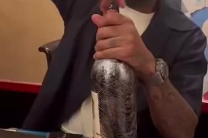 什么時候再來？安東尼此前中國行，在上海開了一瓶83年的拉菲~