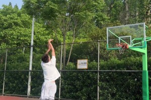 楊毅：小卡健康時(shí)也沒多厲害 大多數(shù)還是不健康 作為爭冠核心讓人失望