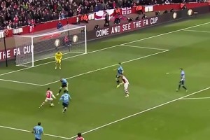 最粗的大腿！巔峰桑切斯有多強(qiáng)？一己之力帶隊(duì)前進(jìn)的前鋒！