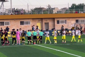 劉凱源好幾個機會都沒敢直接突，但這第一腳停球太舒服了