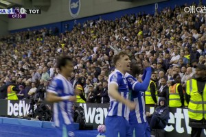 輕松寫意！明特單刀騙過門將推空門得手，布萊頓1-0領先熱刺