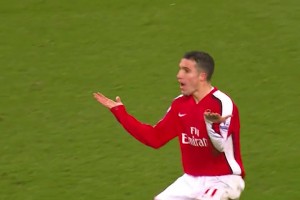 這球算不算？范佩西直接“搶斷”門將破門！