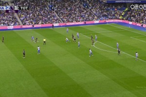 被隊友晃了！范赫克躲避不及將球擋進自家球門，熱刺2-2布萊頓