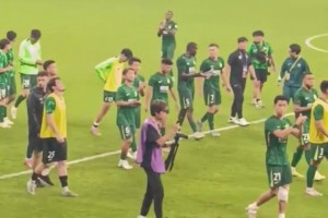 怒其不爭！國安球迷賽后怒斥球員：丟臉嗎？看看人家，看看你們！