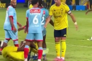 笑死了，羅三歲上線！C羅為隊友出頭，模仿對手亂踩人