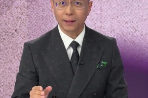 詹?。汗系蠆W拉濃眉大眼也開始擺大巴了，阿森納陣容深度多線爭冠