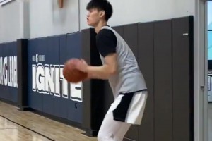 希望這次順利走出去！曾凡博此前發(fā)展聯(lián)盟訓(xùn)練：手感柔和彈跳出色